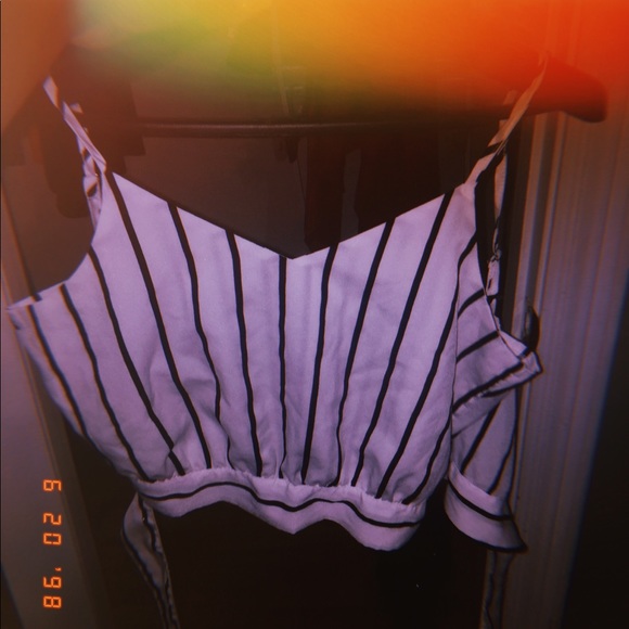 A black and white sleeveless crop top with a tie - Picture 1 of 4